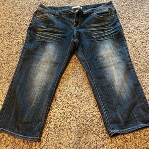 No Boundaries capris size 15